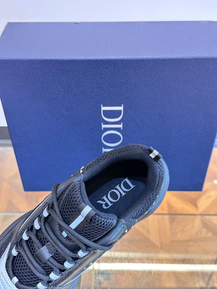 Dior B22 Men's Retro Jogging Sneakers in Black And White Patterned