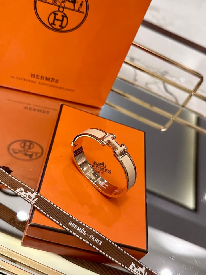 Hermès H-Letter Oval Enamel Bracelet in Gold H Logo Creamy Beige Band