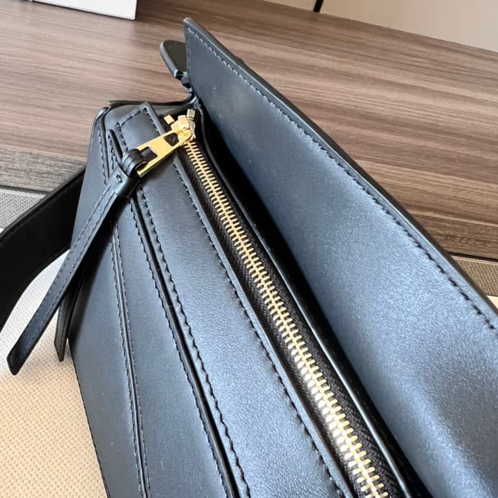 Loewe Puzzle Bag in Black