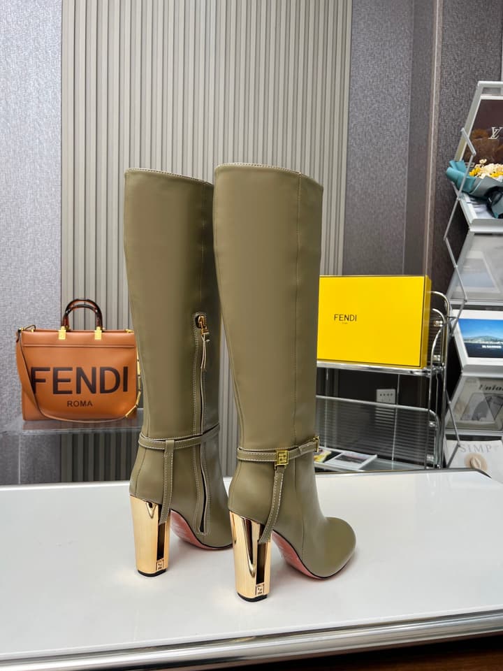 Fendi Delfina Runway Round Toe Boots in Black Leather Boots