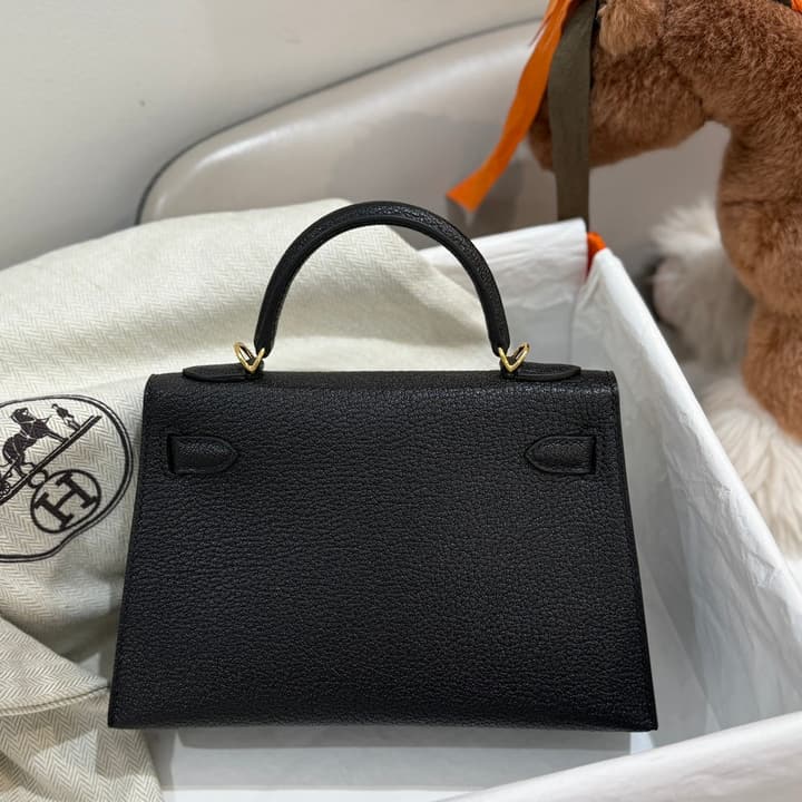 Hermès Mini Kelly 19 Bag in Black With Gold Hardware