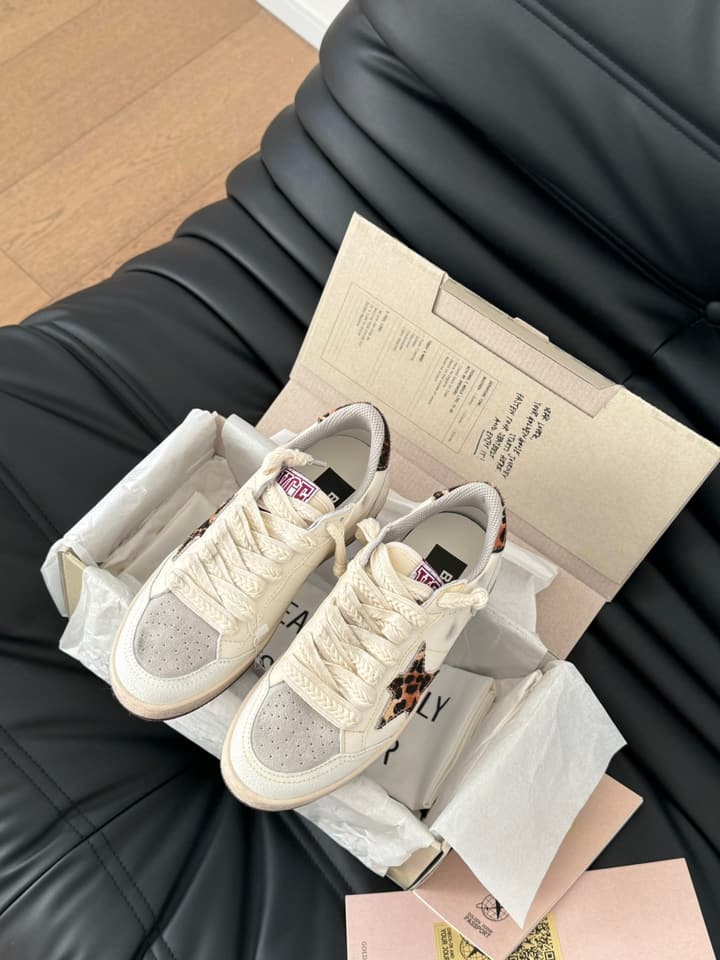 Golden Goose Graffiti Distressed Sneakers – 2024 Collection in Off-white Grey