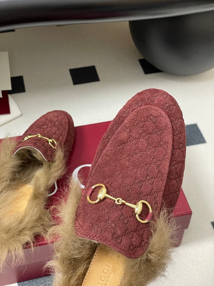 Gucci Princetown Classic Wool Mules – 2025 Fall Latest Edition in Black Croc Embossed Leather