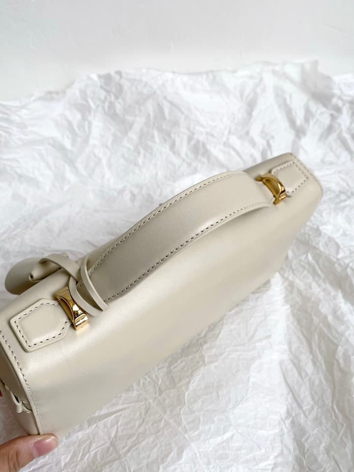 Loro Piana L23 Plain Weave Handbag in Milk Tea
