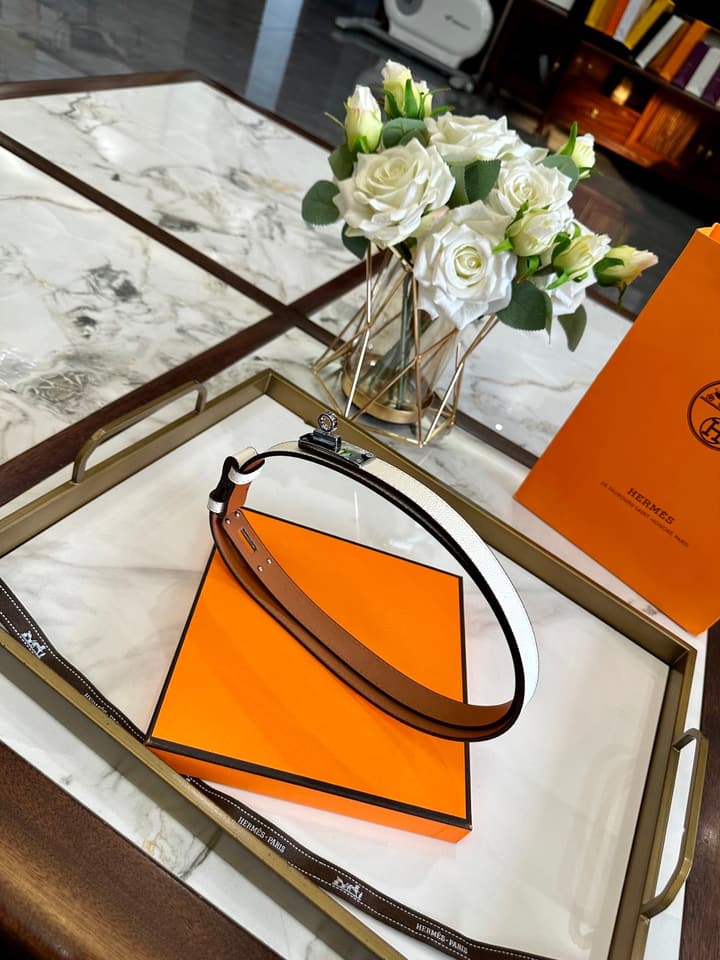 Hermès Slim Leather Belt – 2.0cm in Black With Silver Buckle