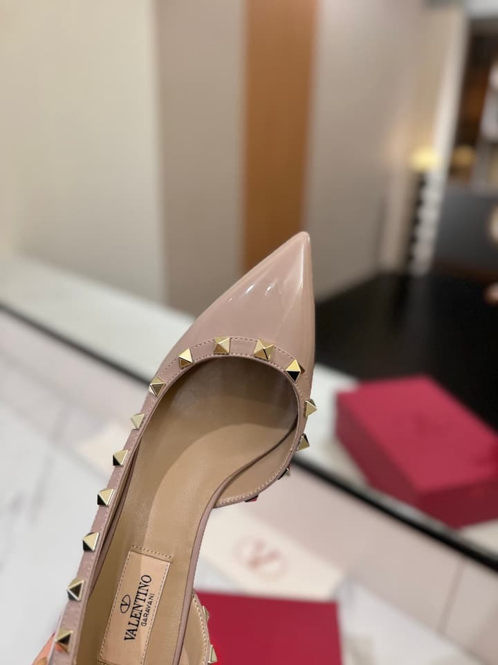 Valentino Rivet Classic Pumps in Black Patent