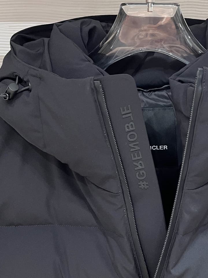 Moncler Designer Down Puffer Jacket – 2025 Collection in Classic Black Down Jacket
