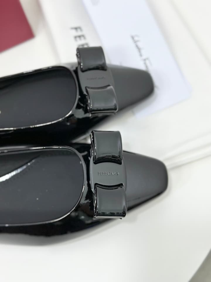 Ferragamo Vara Patent Leather Square Toe Pumps in Black Patent Leather (1cm Heel)