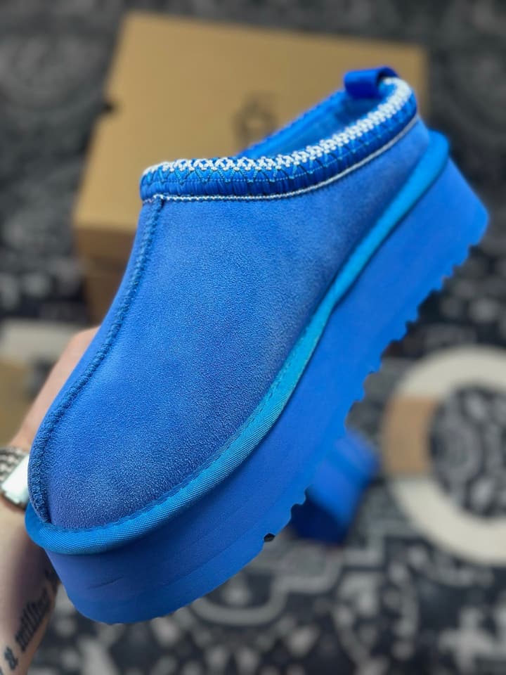 UGG Tazz Platform Snow Boots in Royal Blue Platform Slipper