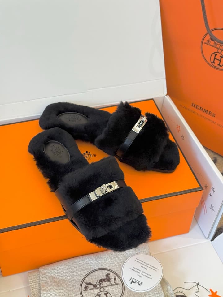 Hermès Kelly Buckle Fur Slippers – 25FW in Cognac Two-tone Plush