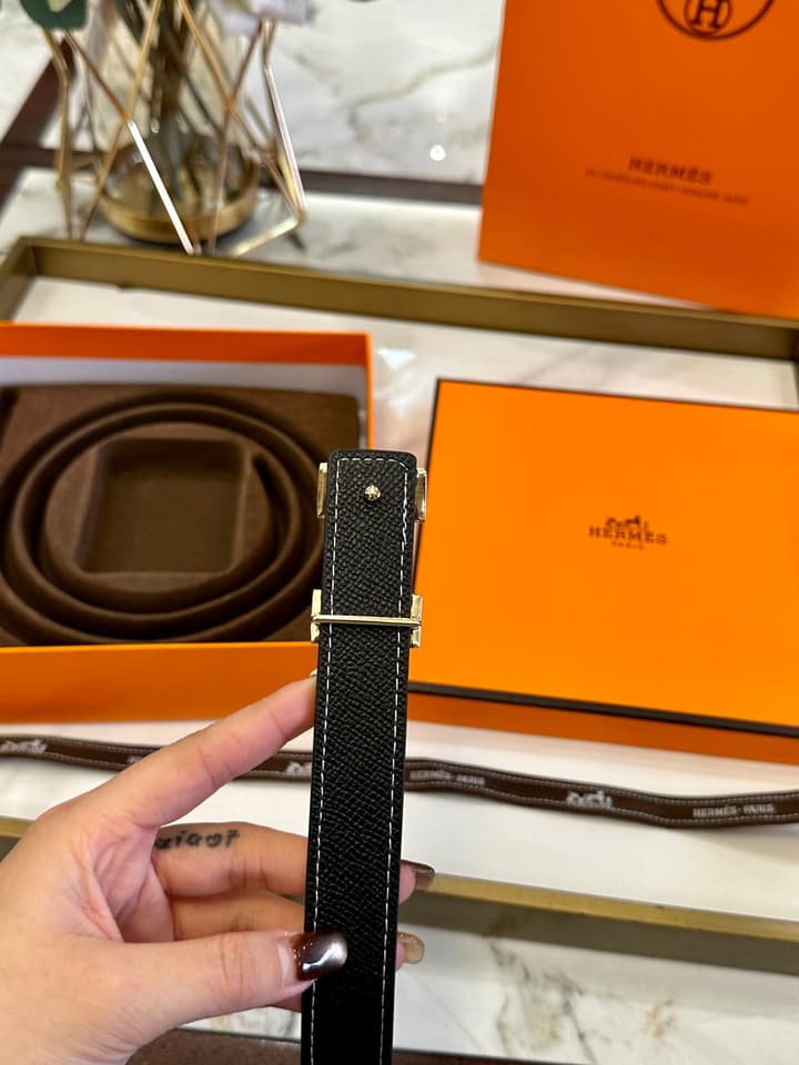 Hermès Classic Leather Belt – 2.5cm in Tan Textured With Polished Gold Buckle