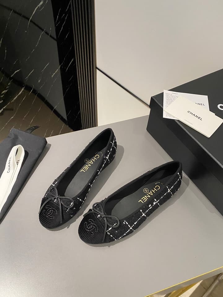 Chanel Classic Ballet Flats in Shiny Black