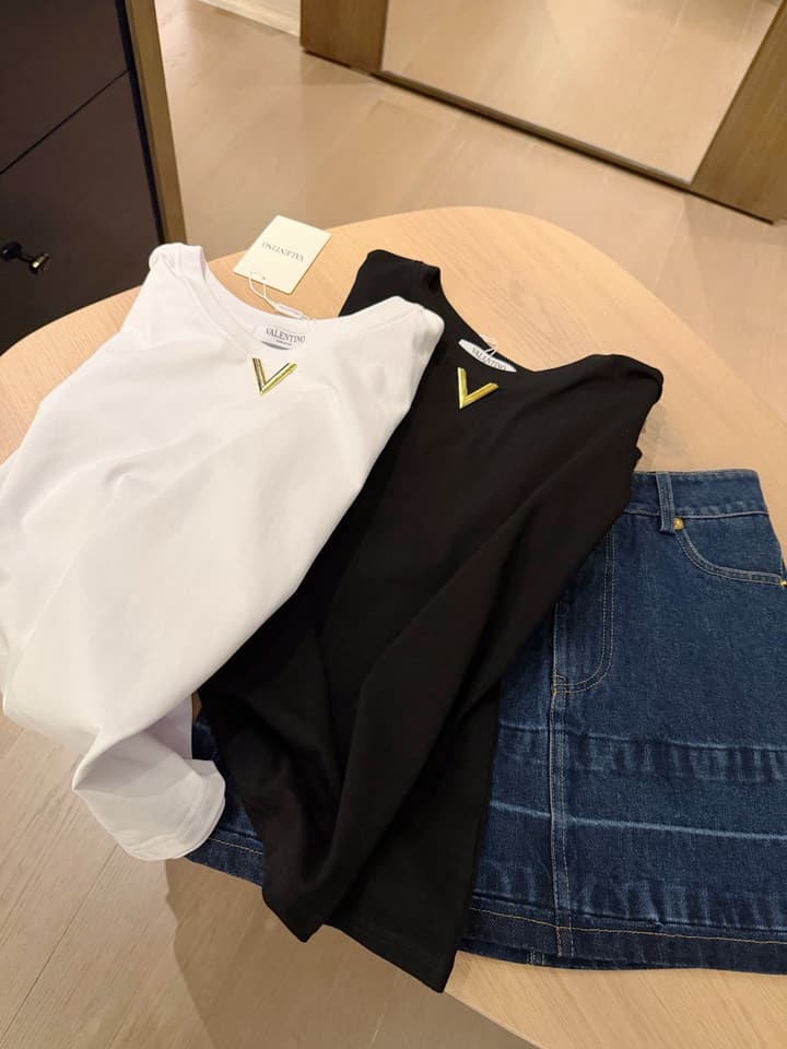 Valentino Hand-Stitched V-Logo Crewneck T-Shirt in Black