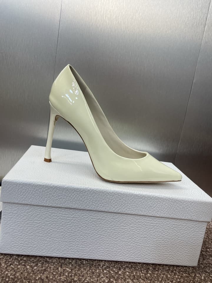 Dior CD Logo Pointed Toe Pumps – 2025 Spring/Summer Haute Couture Collection in Shiny Black Flat