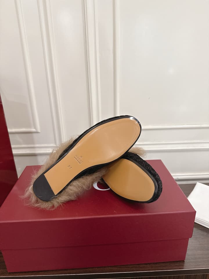 Gucci Tuscan Wool Loafers – Autumn/Winter Must-Have in Beige Gg Monogram With Tan Fur