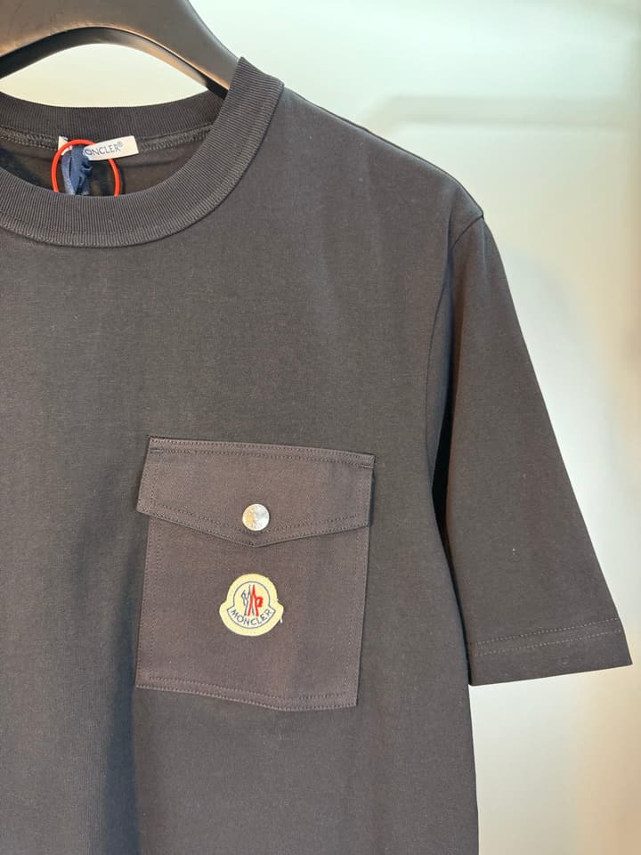 Moncler Logo Pocket Short Sleeve T-Shirt – 25SS in Deep Black