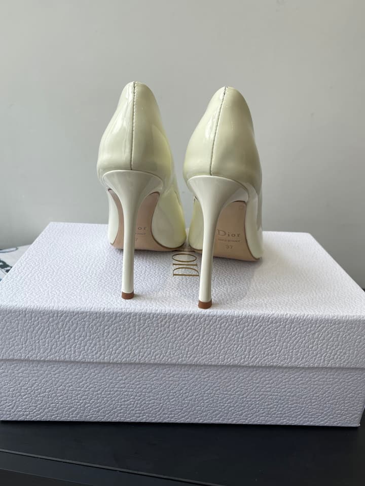 Dior Pointed High-Heel Pumps – 25SS Spring/Summer Collection in Patent Burgundy