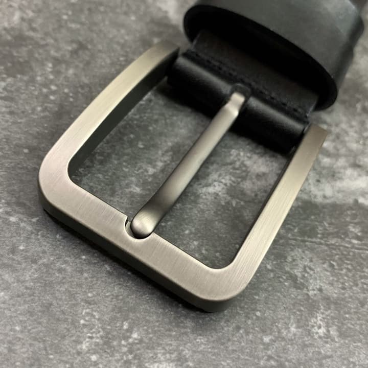 Gucci European Exclusive Calfskin Belt in Black
