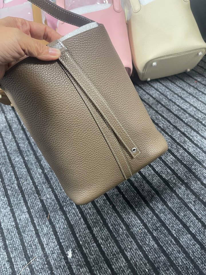 Hermès Picotin 22 Bag in Elephant Grey with Gold Hardware