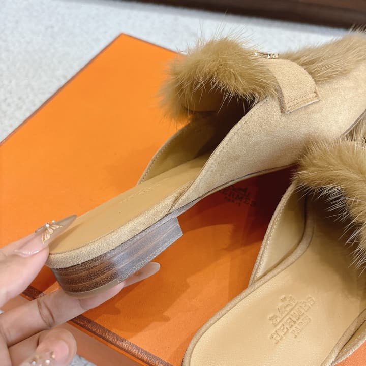 Hermès Mink Suede Loafers & Mules – Autumn/Winter Collection in Black Fur With Gold H