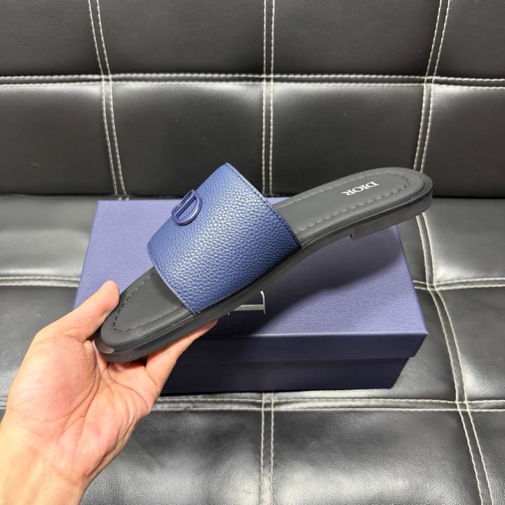 Dior Men's Pebbled Leather and Suede Slides – Spring/Summer Collection 2025 in Black Pebbled Leather Cross Strap