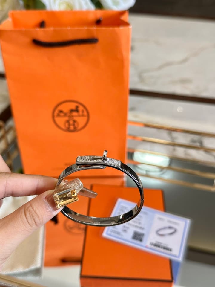 Hermès Enamel 18K Gold Plated Sterling Silver Bracelet in Gold