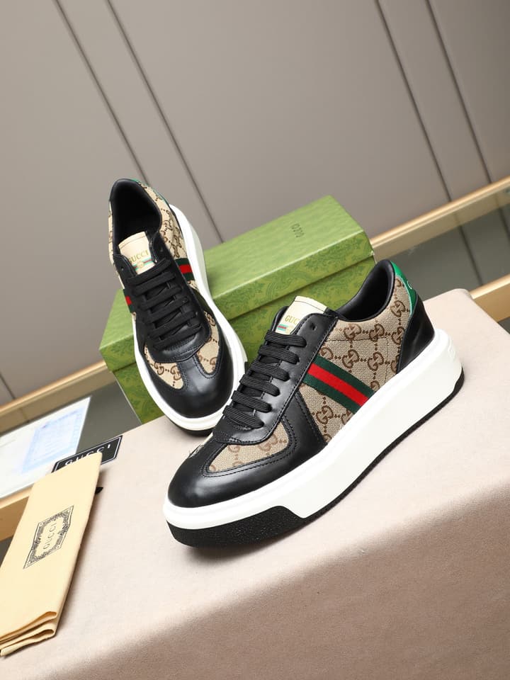 Gucci Men's Calfskin Fashion Loafers in Black Leather And Monogram Canvas