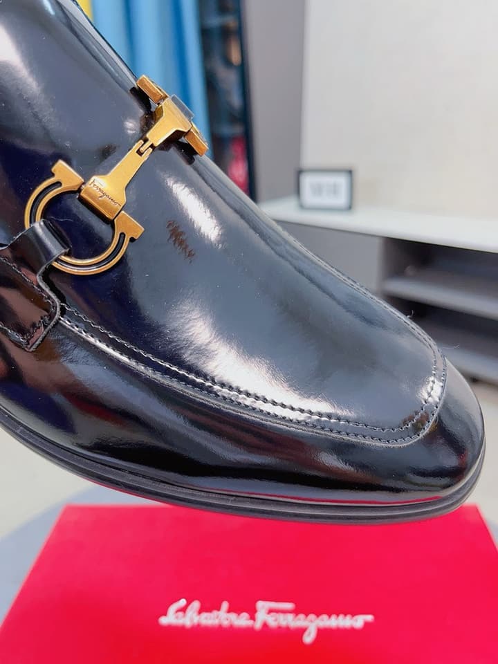 Ferragamo Men's Suede Business Loafers in Black Polished Leather Loafer