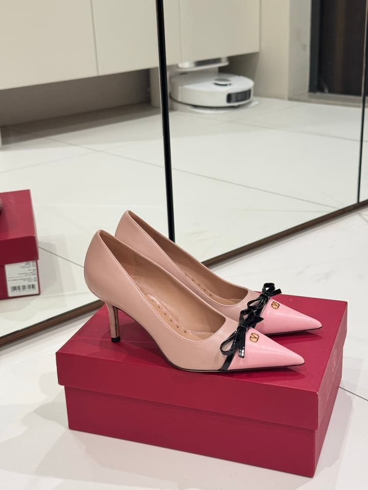 Valentino Bow-Detail High Heels in Black With White Bow