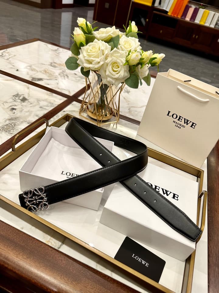 Loewe Classic Leather Belt – 4.0cm in Black With Gold Flat Buckle