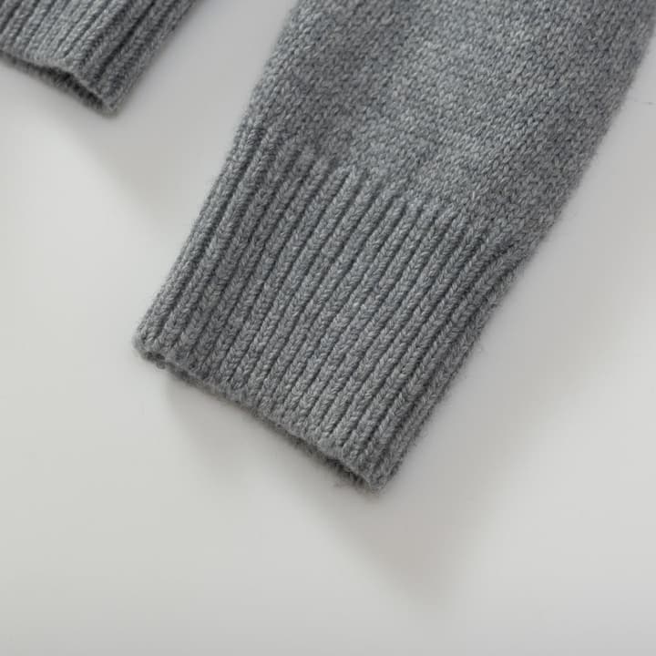 Burberry Equestrian Knight Logo Cashmere Blend Knit Sweater – 25SS in Black