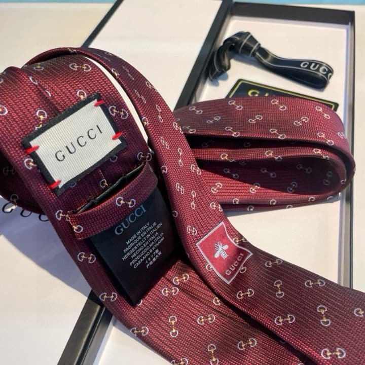Gucci Men's Jacquard Silk Tie in Black Gg Pattern