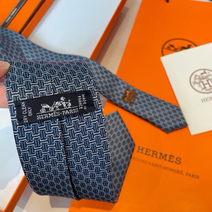 Hermès Philippe Mouquet Men's Tie in Cool Grey Patterned