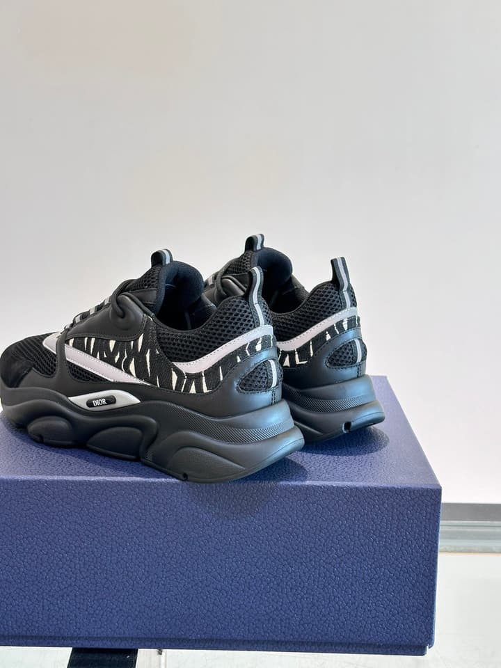 Dior B22 Men's Retro Jogging Sneakers in Black And White Patterned