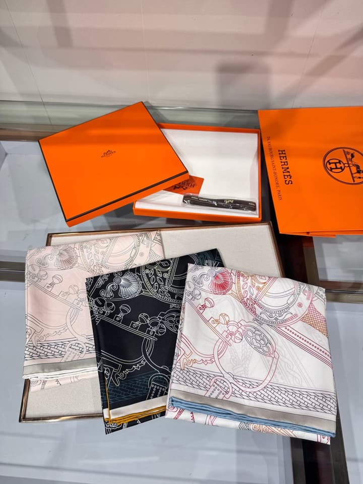 Hermès Stirrup Race Mix Double-Sided Silk Twill Scarf – 2025 Spring Collection