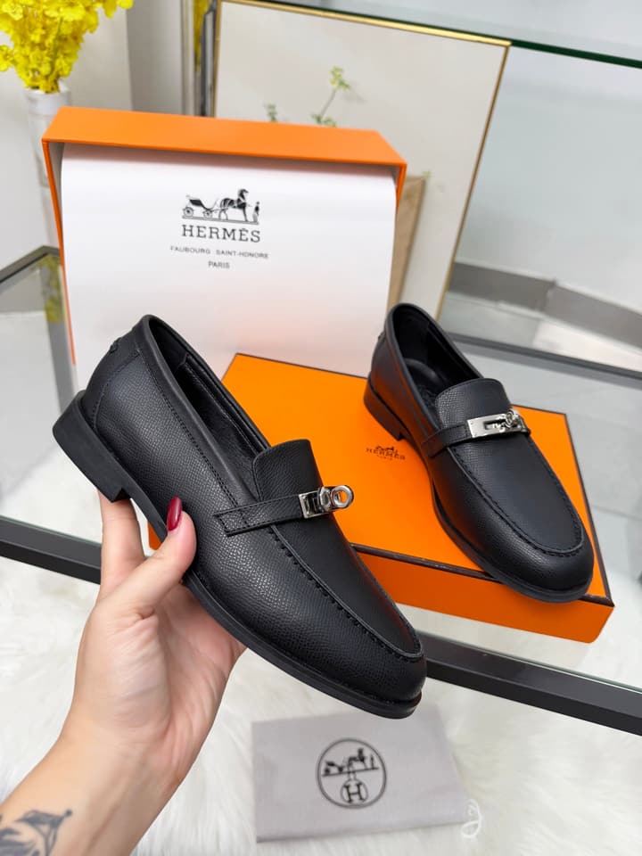 Hermès Classic Leather Sole Sandals in Black Smooth