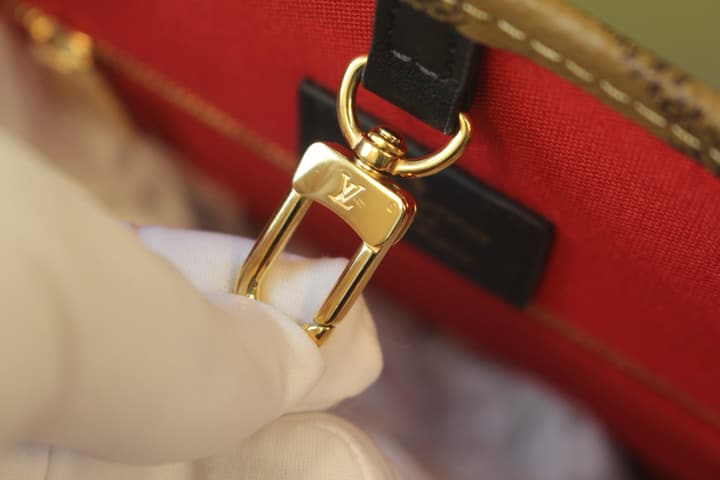 Louis Vuitton Onthego Monogram Tote Bag in Monogram Reverse/monogram Canvas Tote