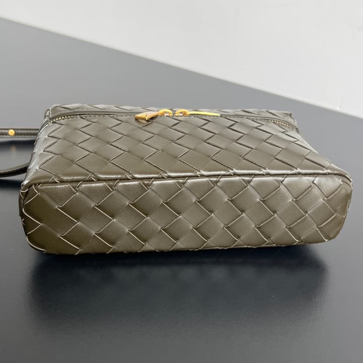 Bottega Veneta Intrecciato Vanity Case in Cream