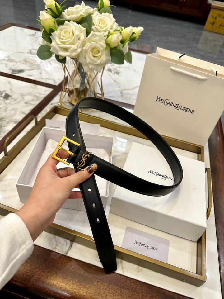 Saint Laurent Classic Leather Belt – 2.5cm in Black Leather With Gold Buckle