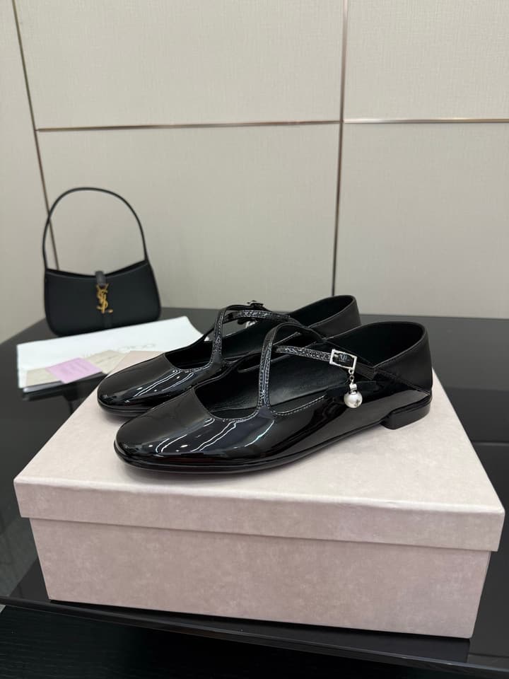 Jimmy Choo Patent Leather Ballerina Flats – 25SS in Black Patent