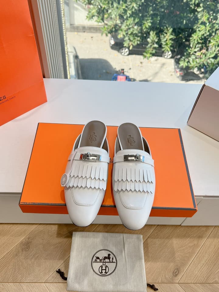 Hermès Calfskin Mules – 25SS/FW Collection in Black Embossed Leather With Silver Hardware