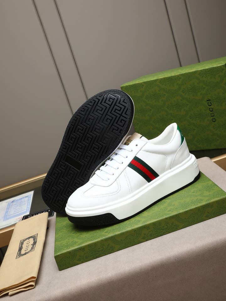 Gucci Men's Calfskin Fashion Loafers in Black Leather And Monogram Canvas