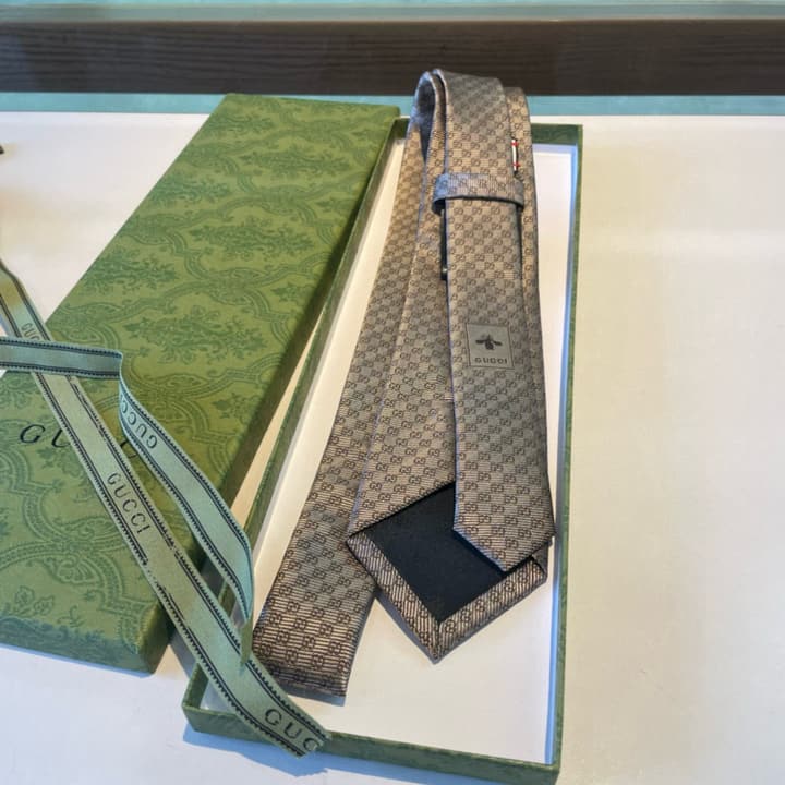 Gucci GG Logo Jacquard Silk Tie in Beige