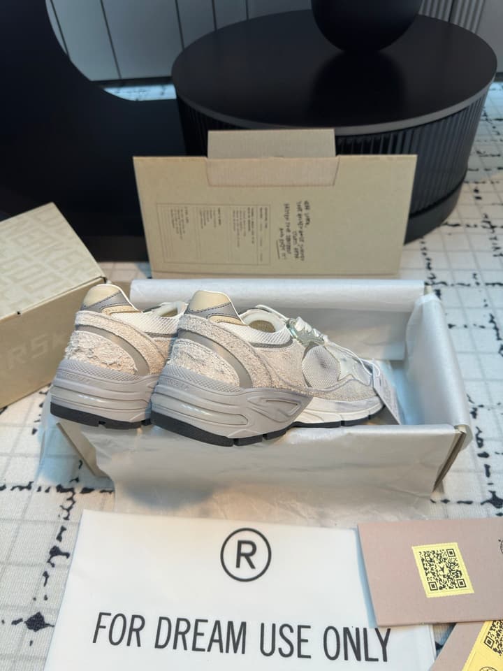 Golden Goose Deluxe Brand Sneakers