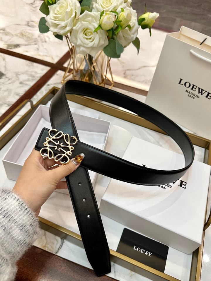 Loewe Classic Leather Belt – 4.0cm in Black With Gold Flat Buckle