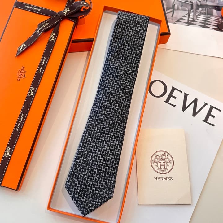 Hermès Men's H-Logo Silk Tie in Black