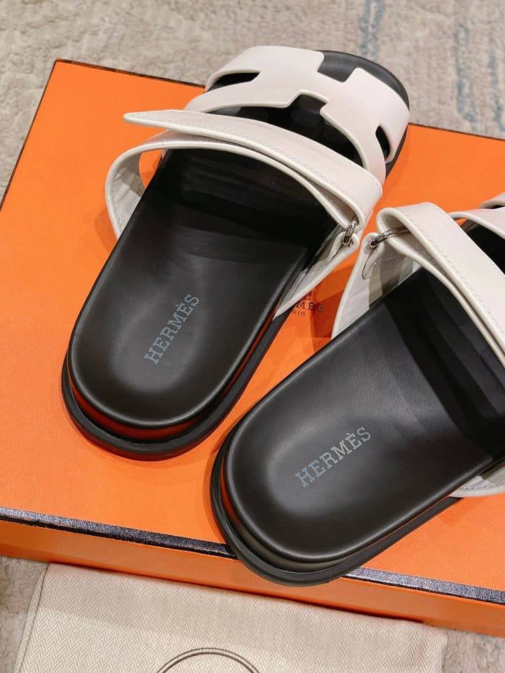 Hermès Chypre Slides – 2023SS Collection in Black And White