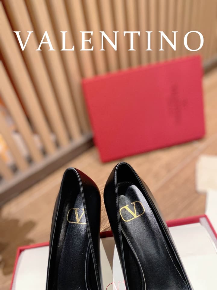 Valentino VLogo Signature Crystal Pumps – 2022 Collection in Black Patent Leather