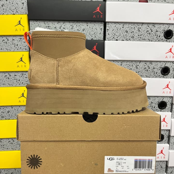 UGG Platform Low-Cut Snow Boots in Black Suede Slip-on