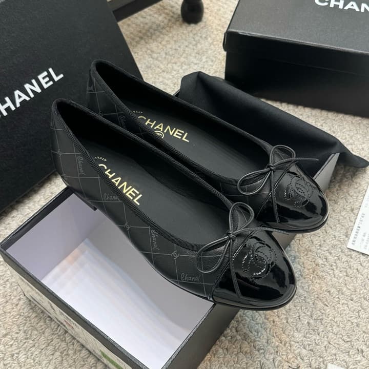 Chanel Classic Round-Toe Ballet Flats – Spring/Summer Collection – 25SS in Burgundy